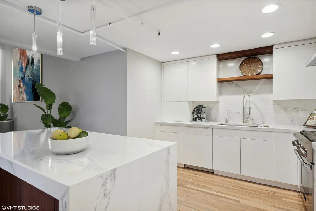 1000 W WASHINGTON Boulevard