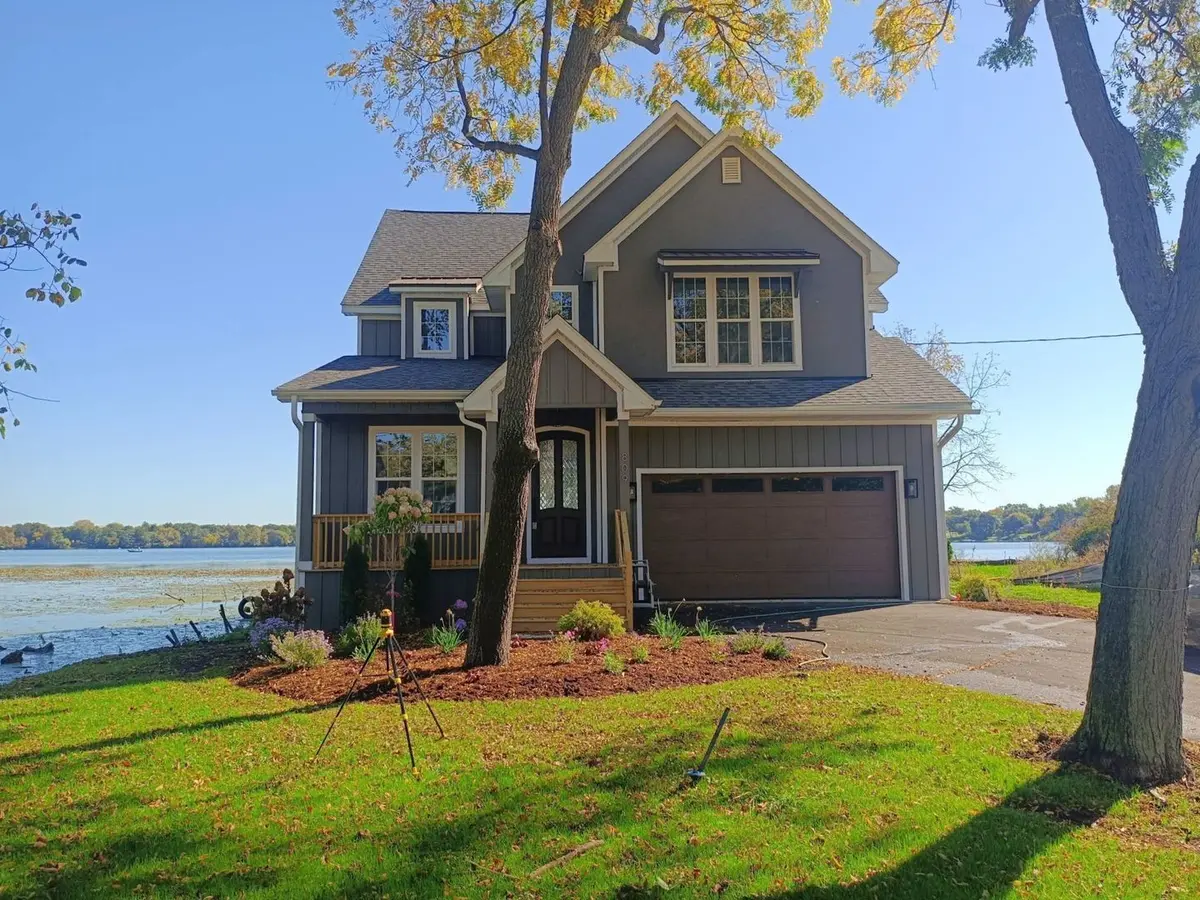 807 Lakeview Drive