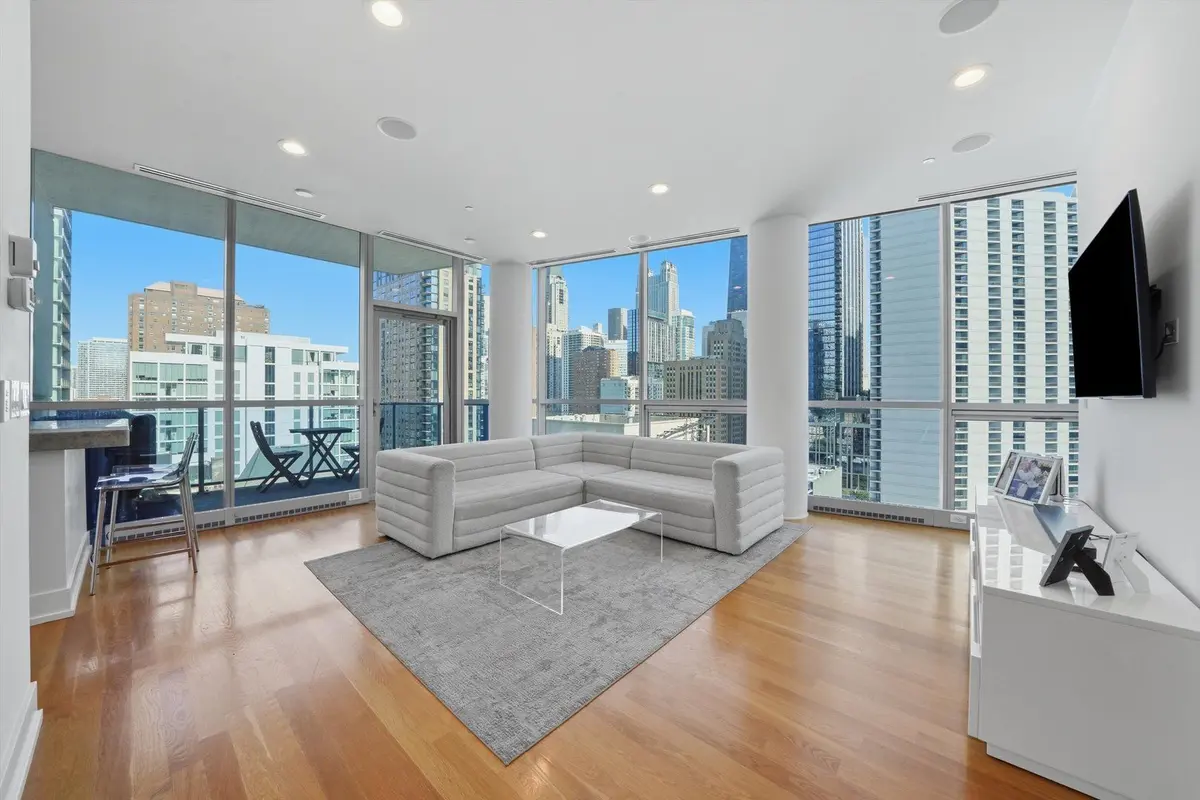 110 W Superior Street