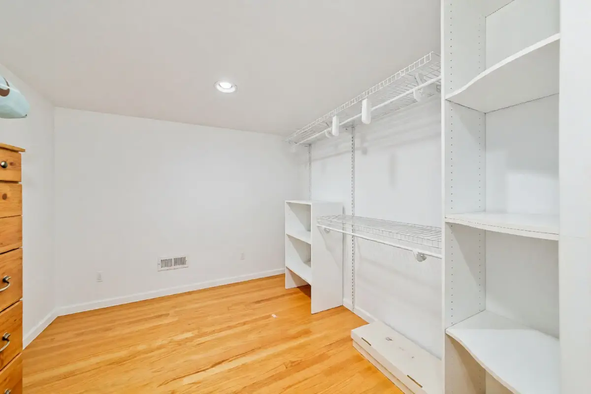 4137 N Lawler Avenue