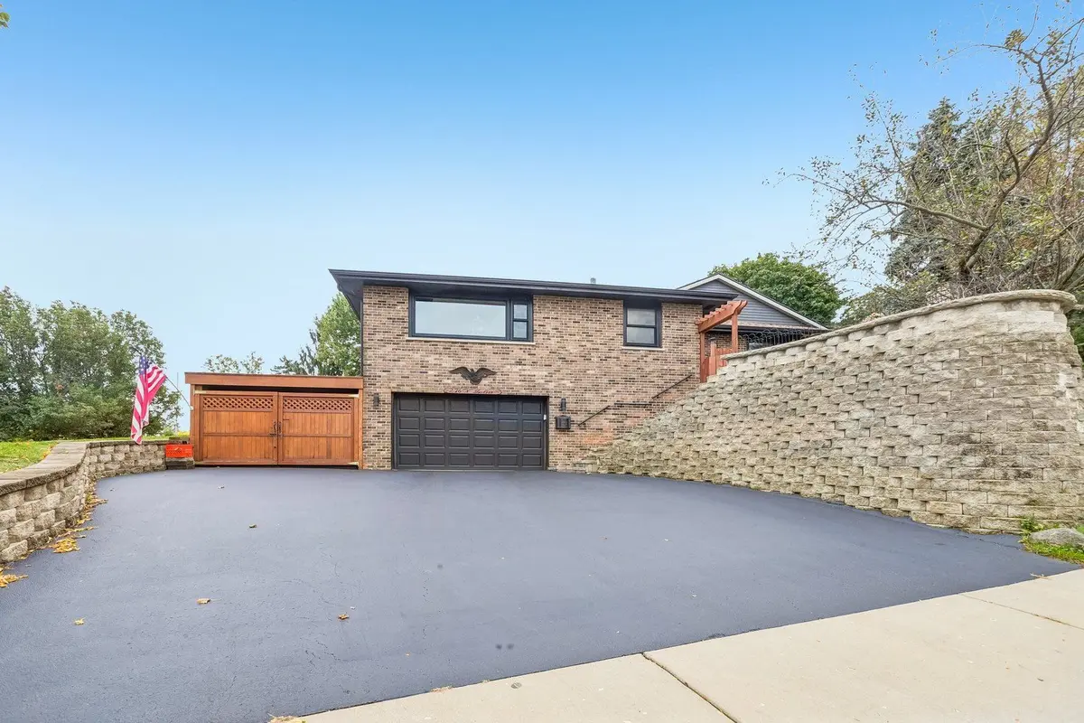 276 N Jackson Road