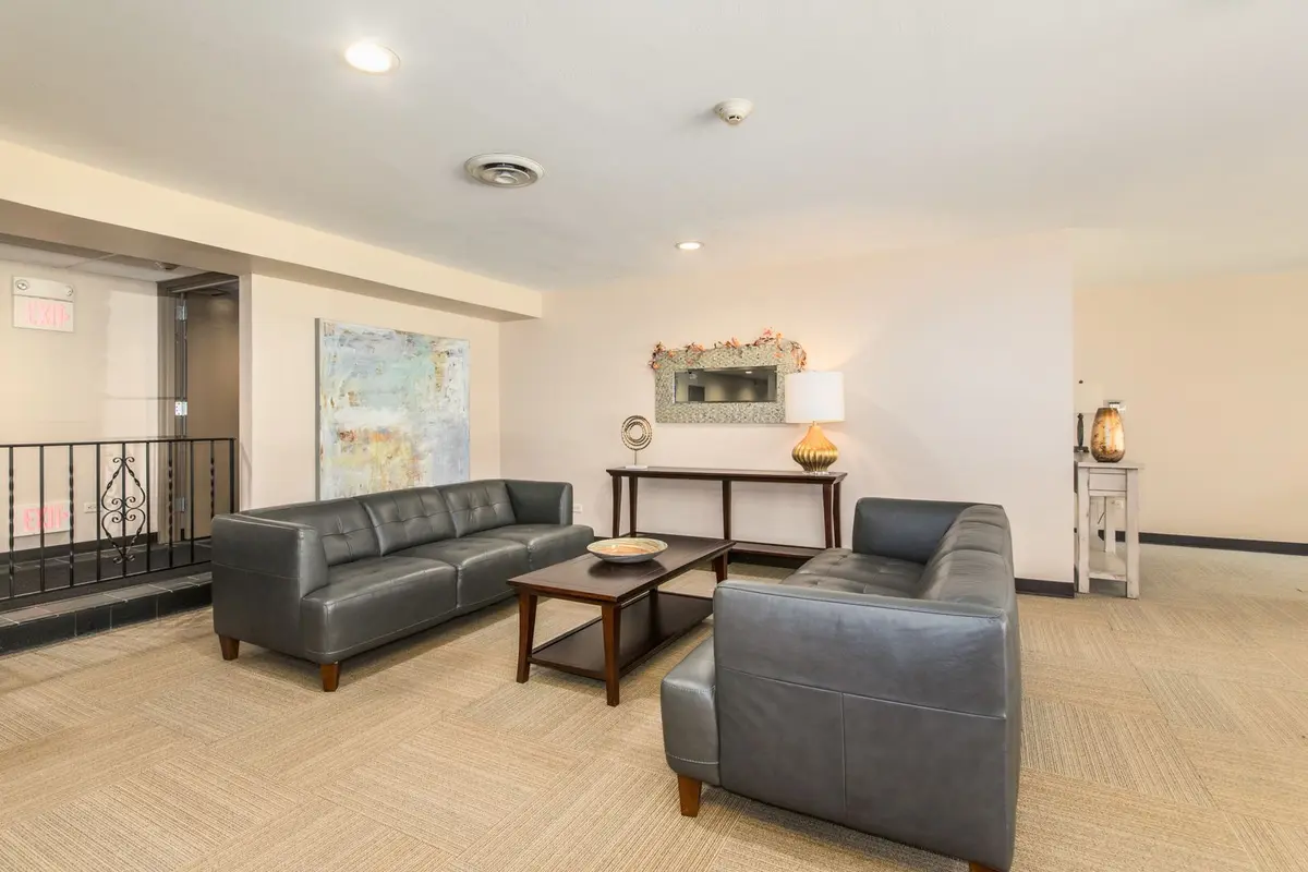 400 Ascot Drive