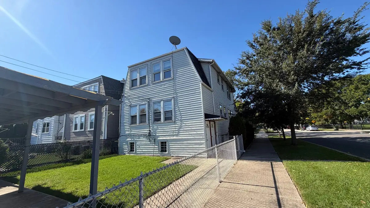 5377 N MAGNET Avenue