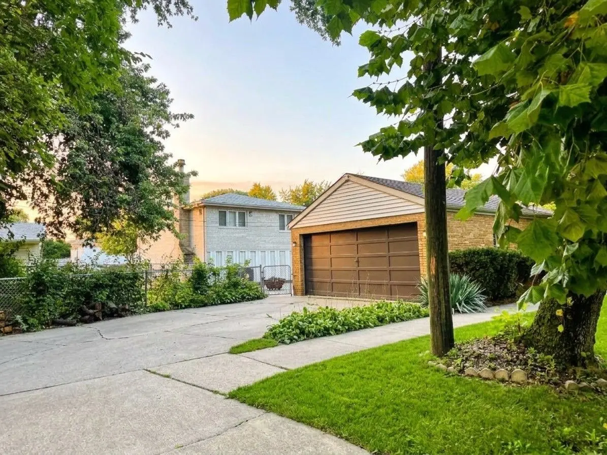 3601 W 116th Place