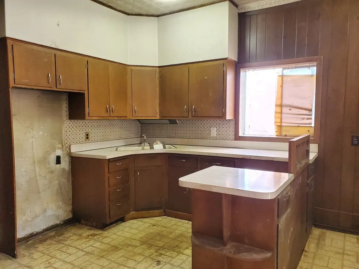 2705 W 39th Place