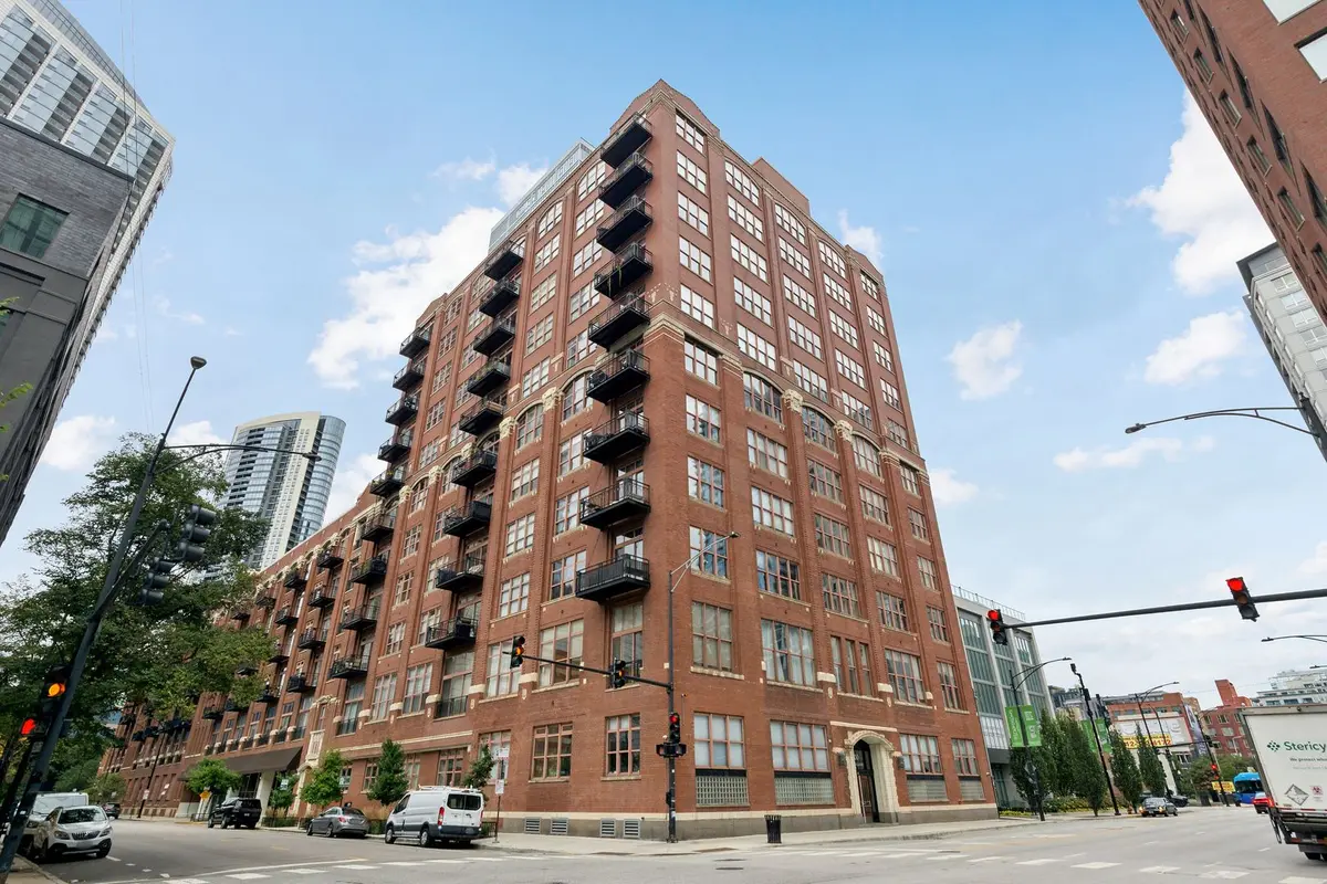 360 W Illinois Street