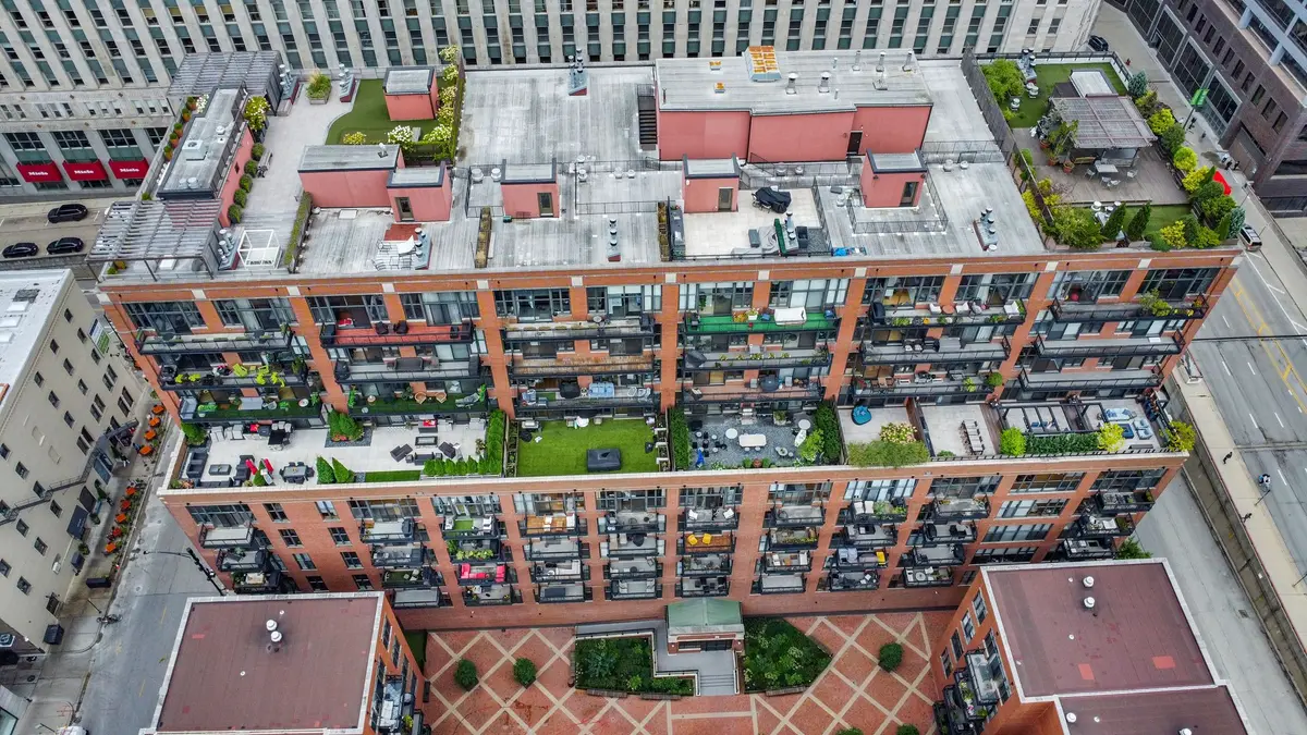 333 W Hubbard Street