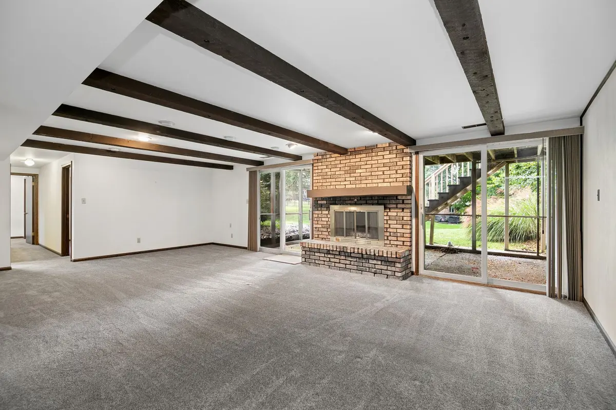 25 Briarcliff Lane