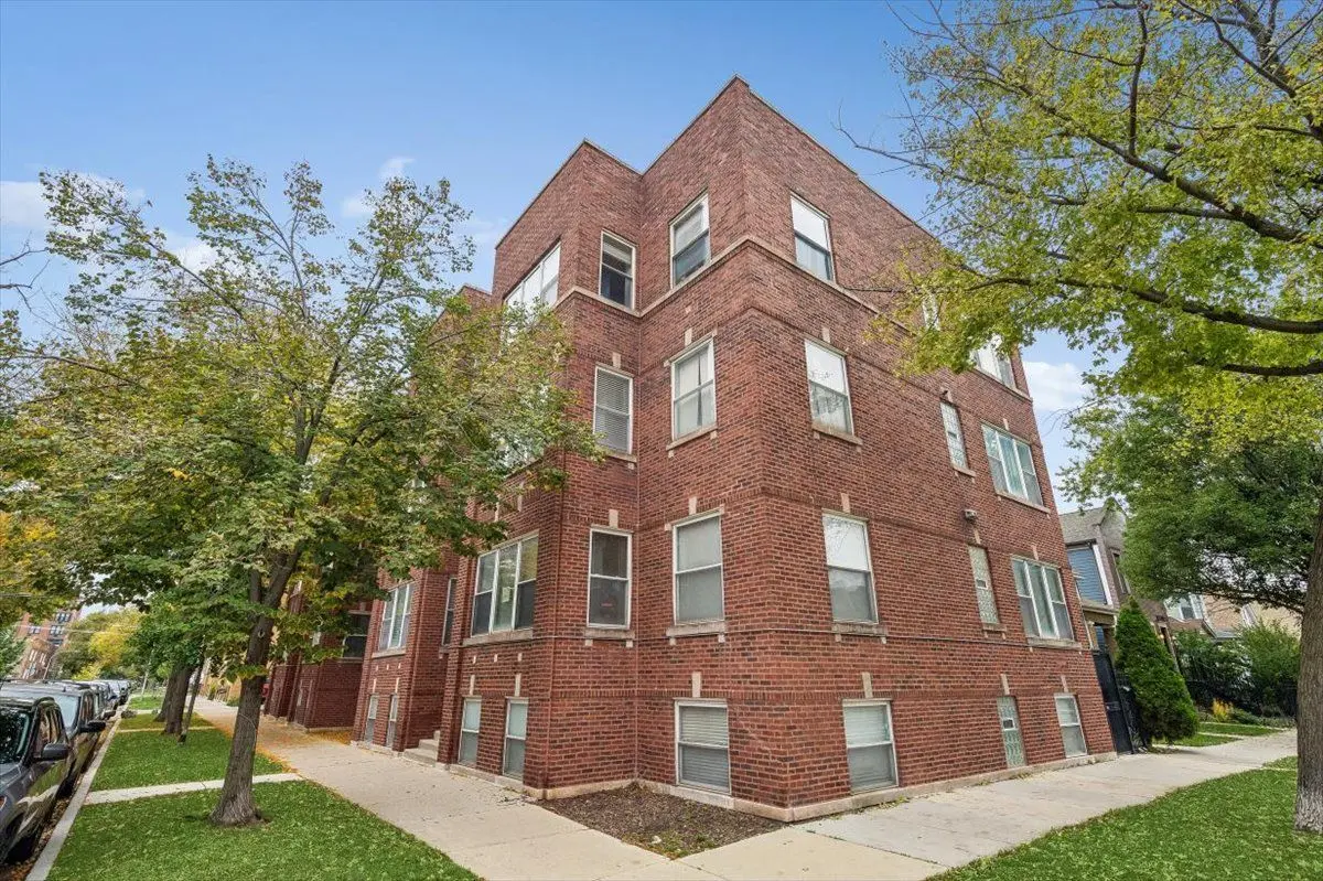 3110 W Belle Plaine Avenue