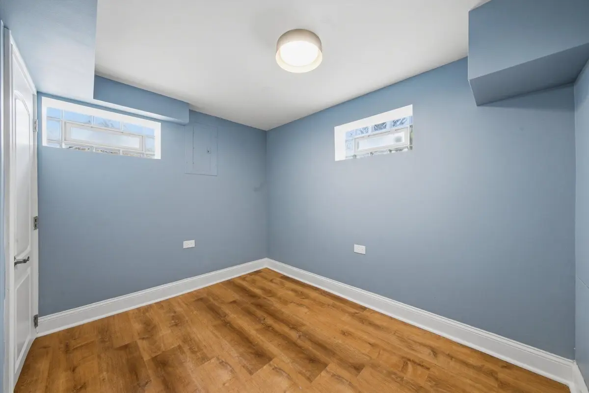3321 W 83RD Place