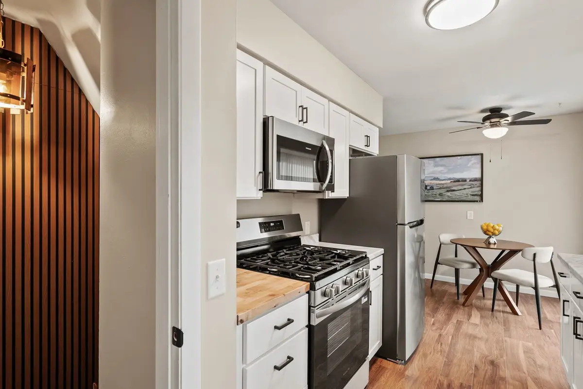 402 4th Avenue W