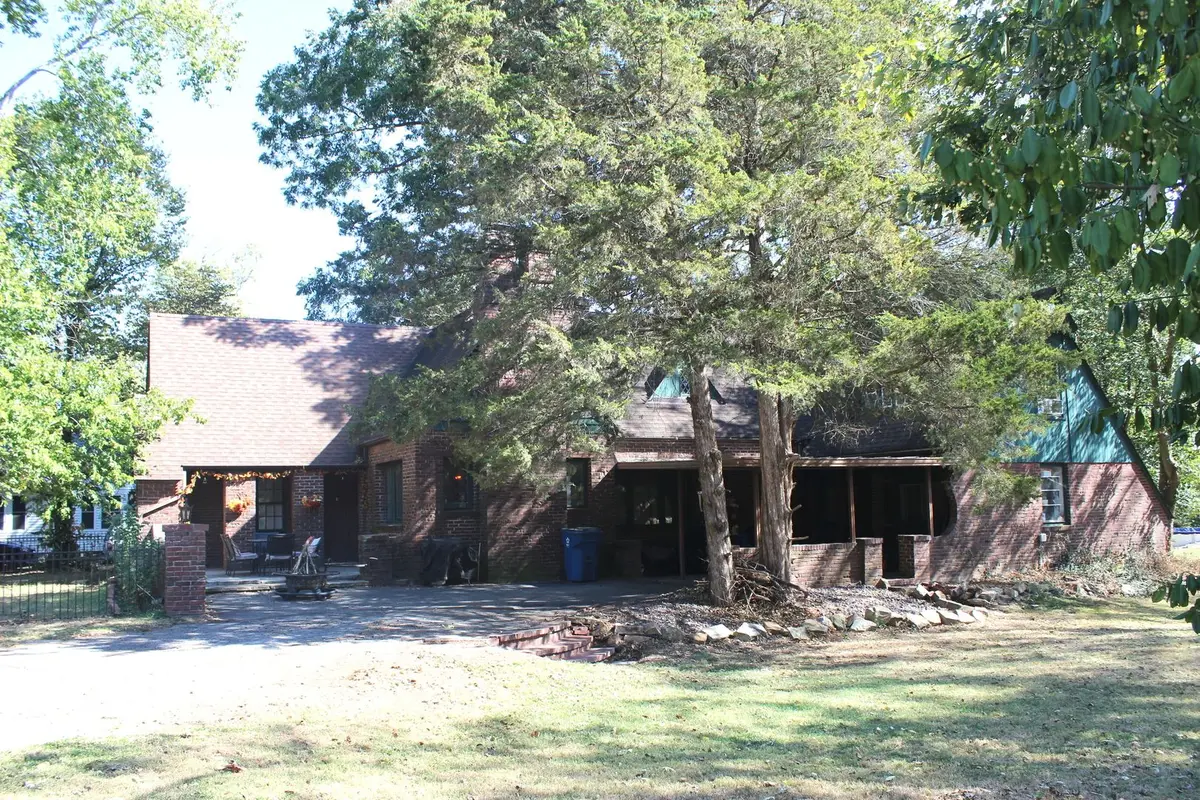 1032 Fairfield Road