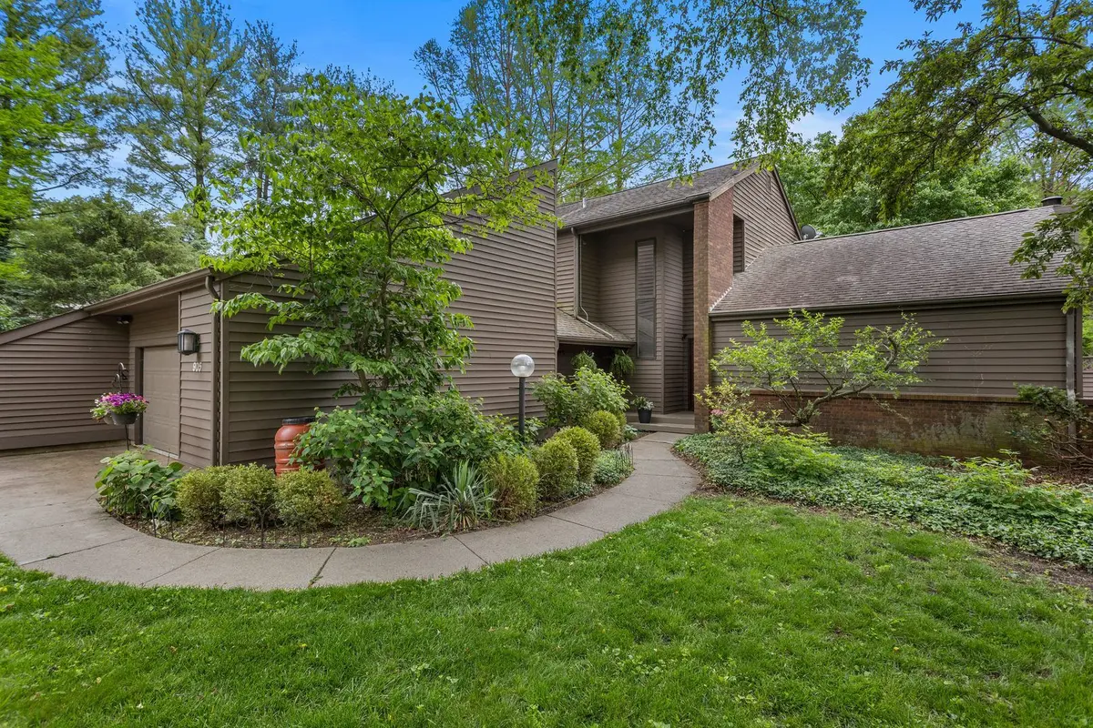 905 Barclay Court