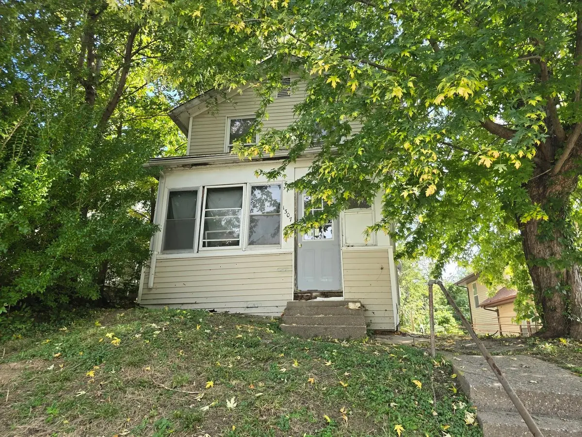 1307 Leclaire Street