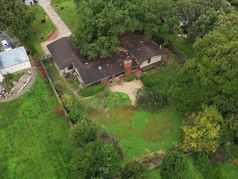 10S073 Clarendon Hills Road