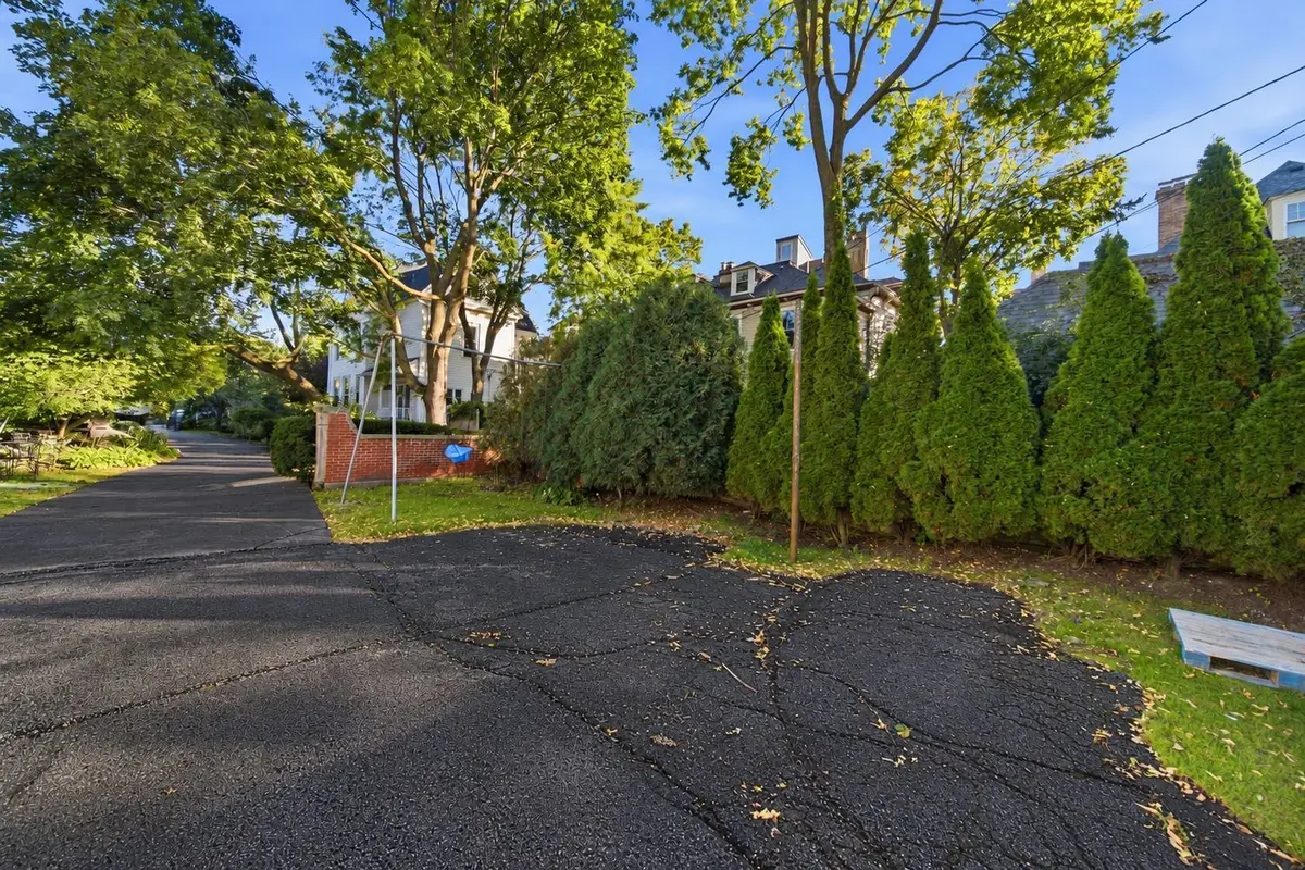 1616 Forest Place