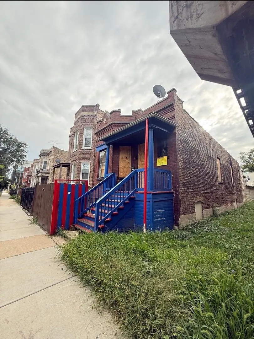 1942 S Hamlin Avenue