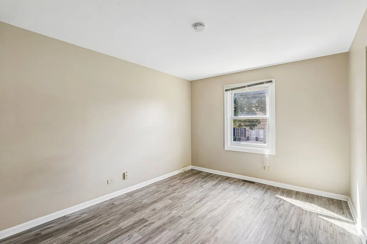 1760 BRISTOL Walk
