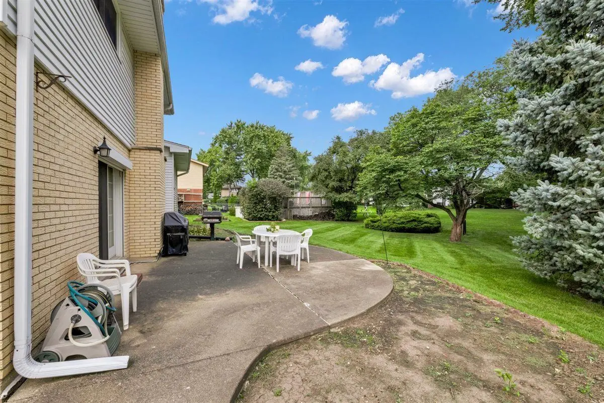 21W200 North Lane