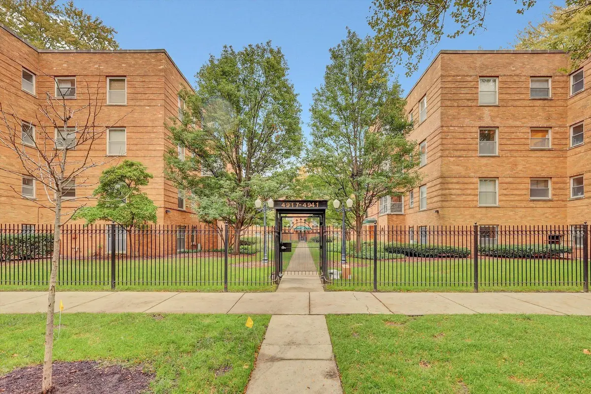 4935 N Wolcott Avenue