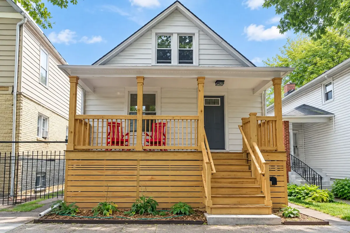1041 Dewey Avenue