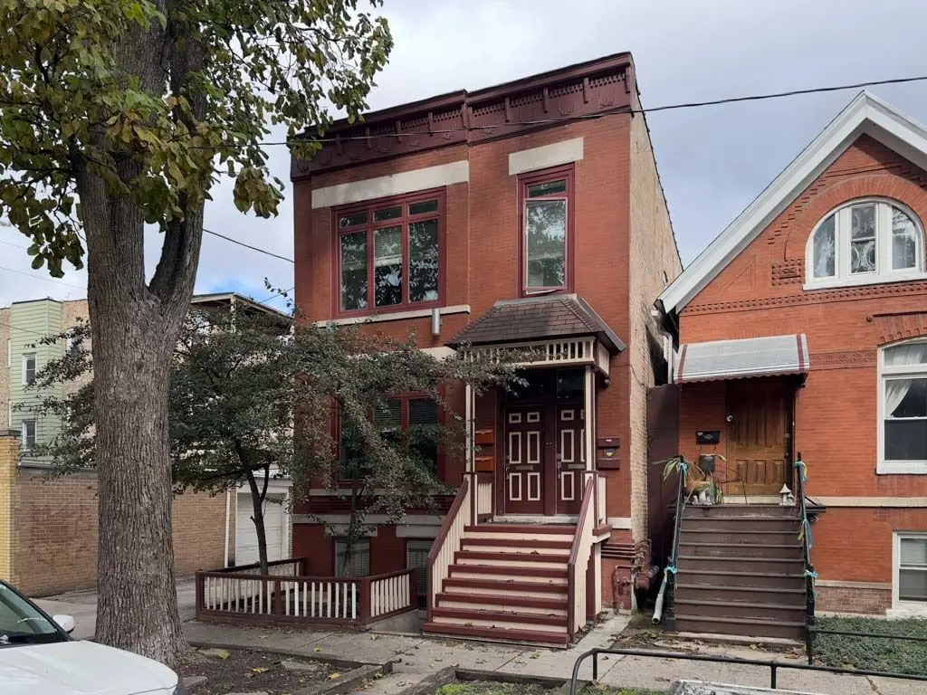 2046 W IOWA Street
