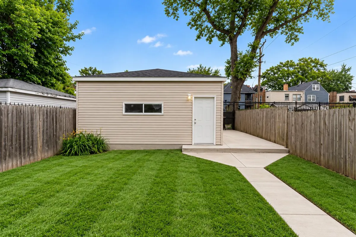 543 N Leclaire Avenue
