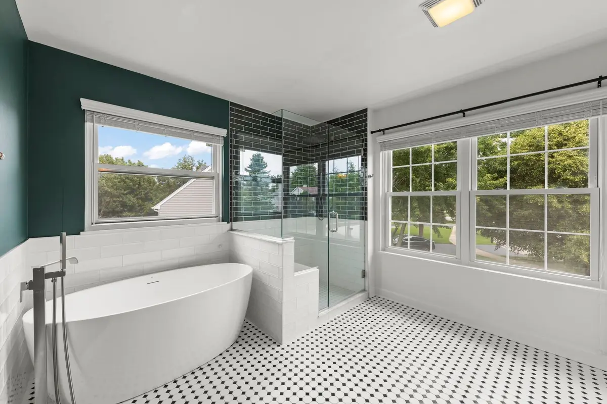 808 Livingston Court