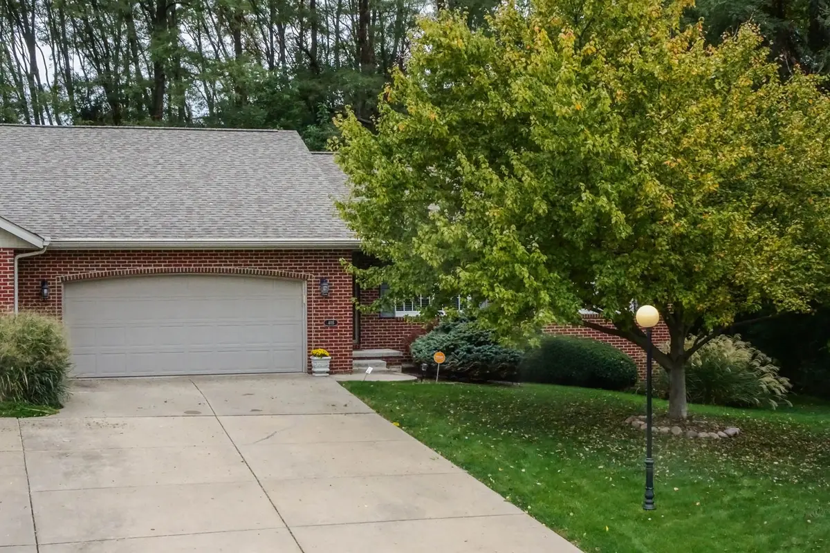 405 Hampton Cove