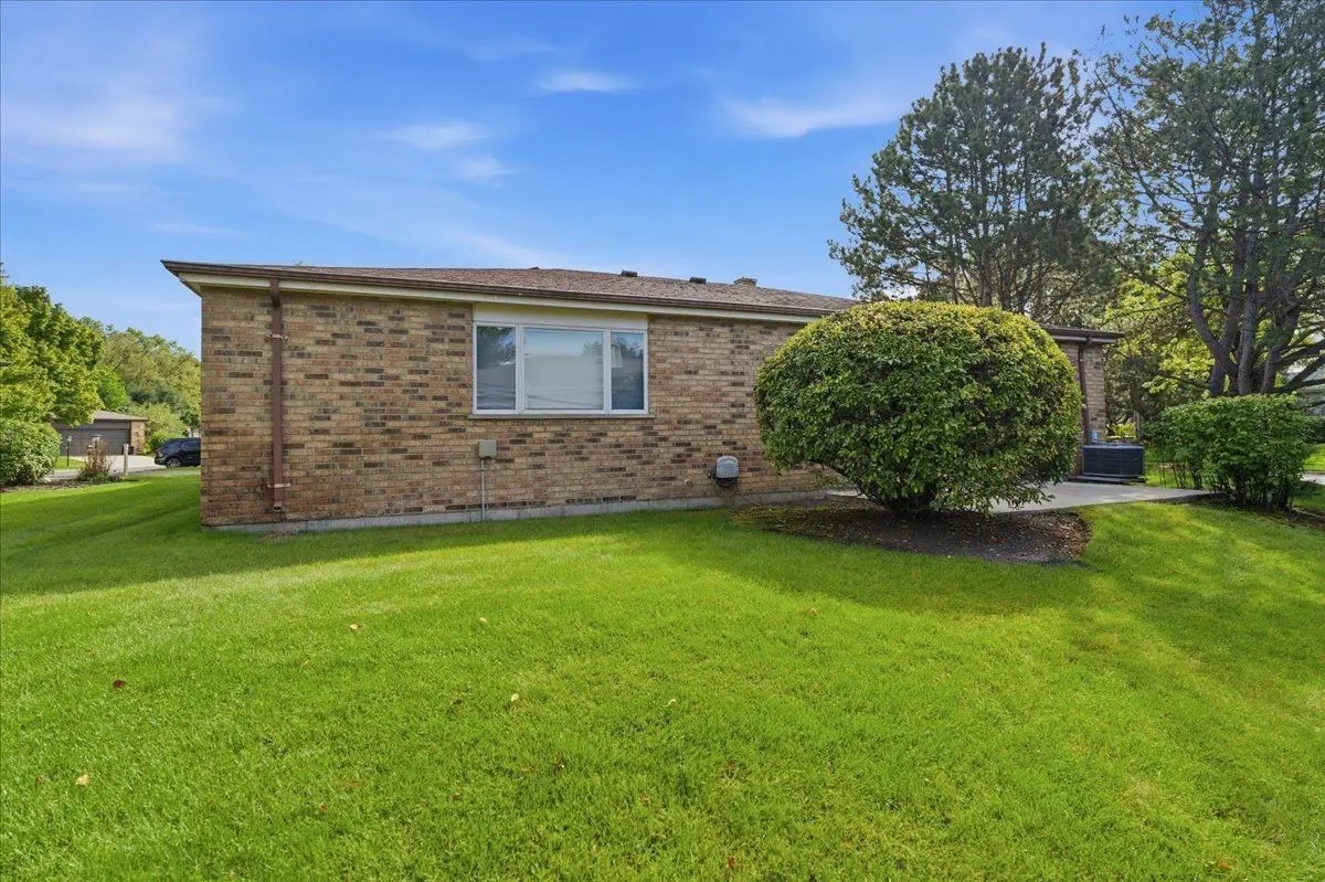 4568 Lindenwood Lane