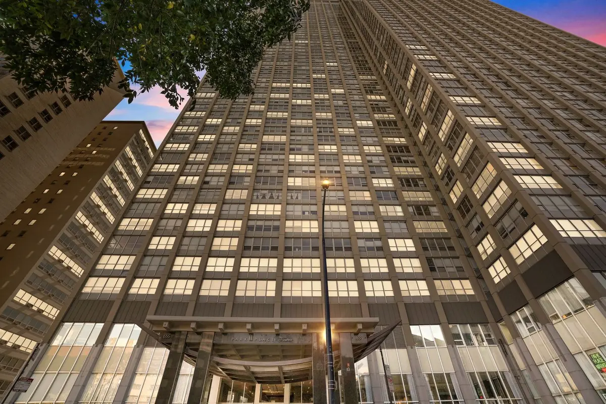 655 W IRVING PARK Road