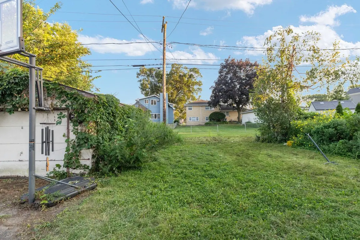 35 W Maple Avenue
