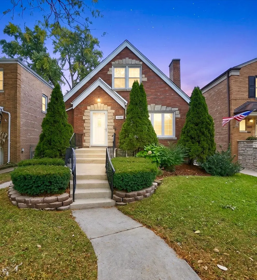2529 W 110th Place