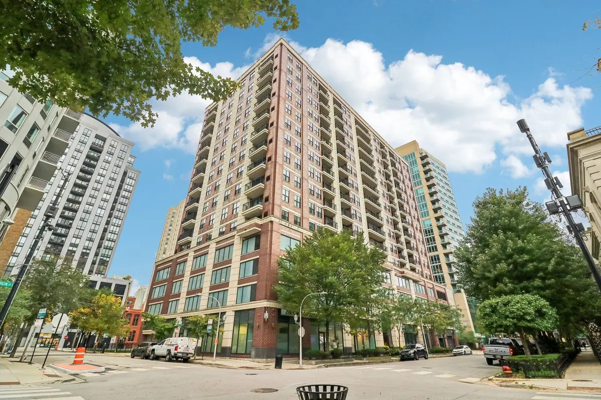 451 W HURON Street