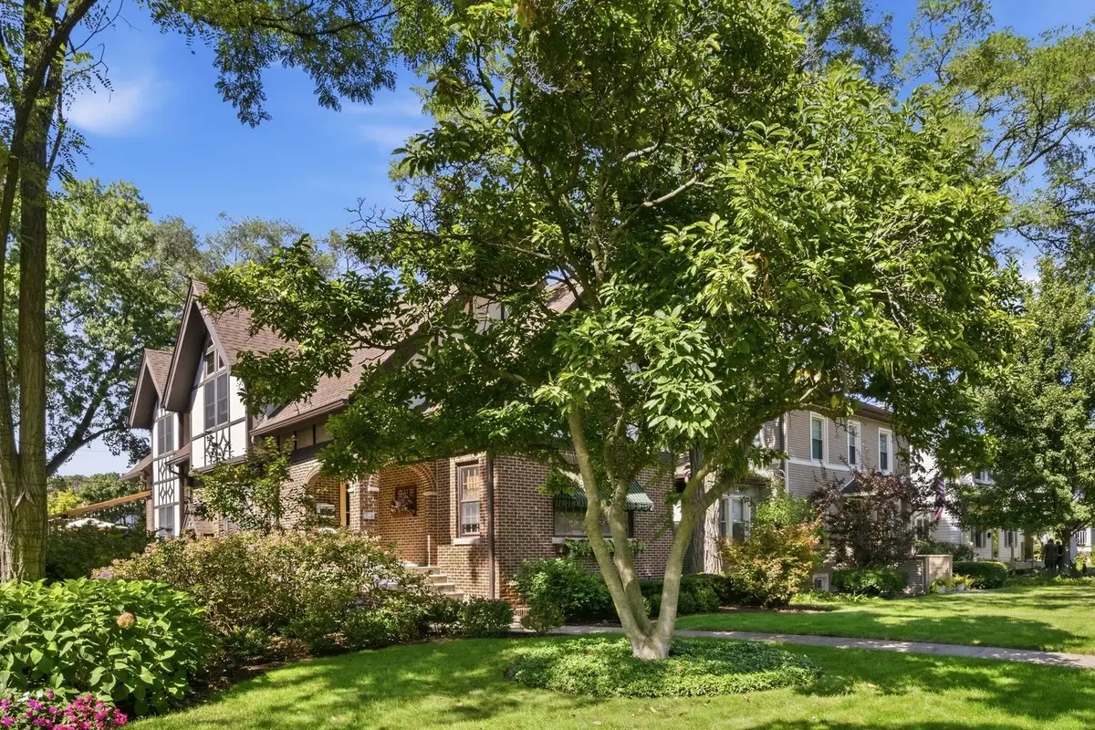 812 Courtland Avenue