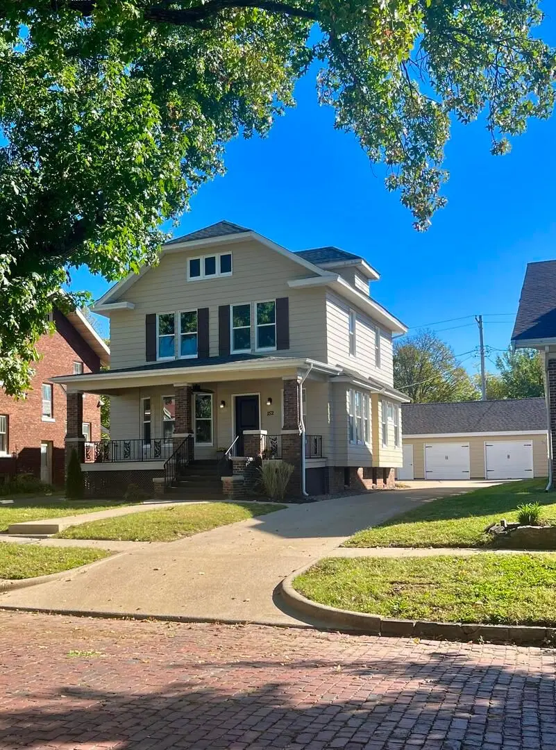 152 E Cobb Avenue