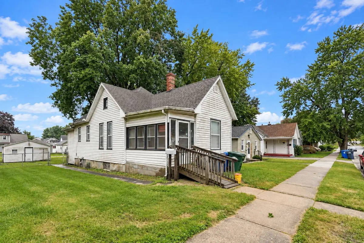 633 Locust Place