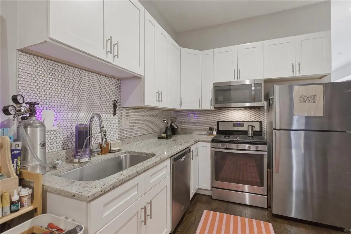 1854 W 18th Street