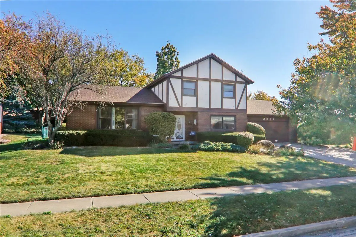 2924 Capen Drive