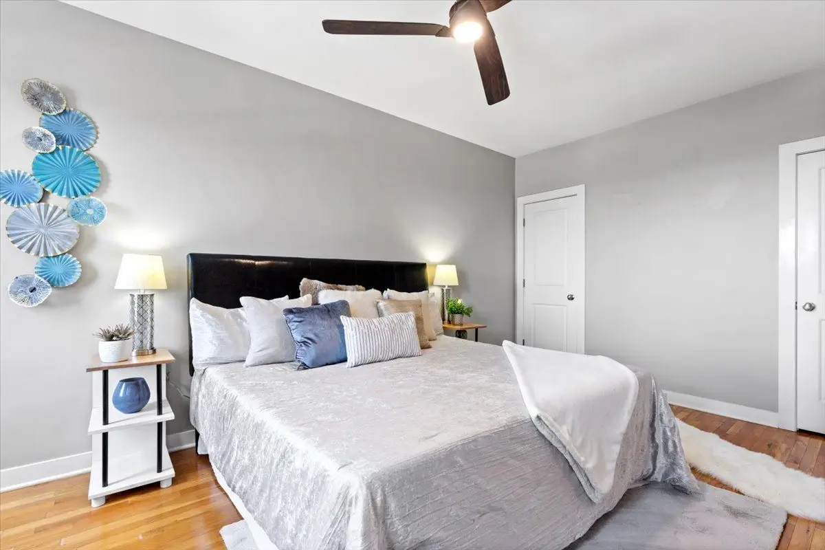 2000 N Lincoln Park West