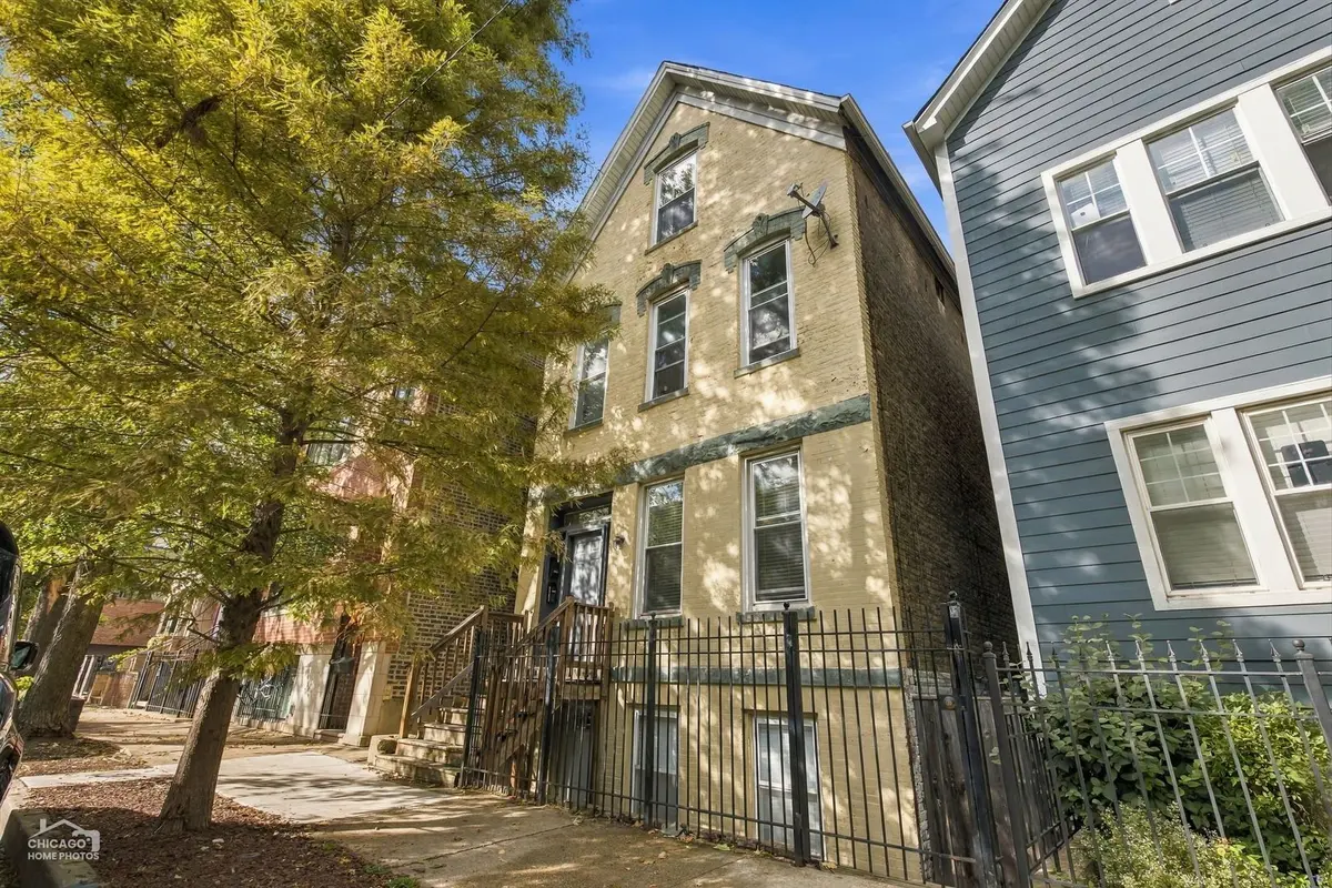 2038 W Churchill Street