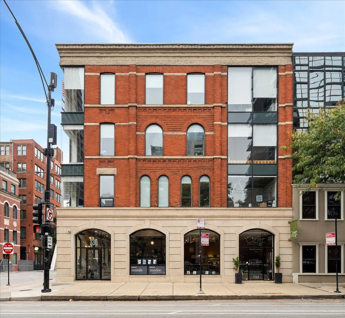 200 W Superior Street