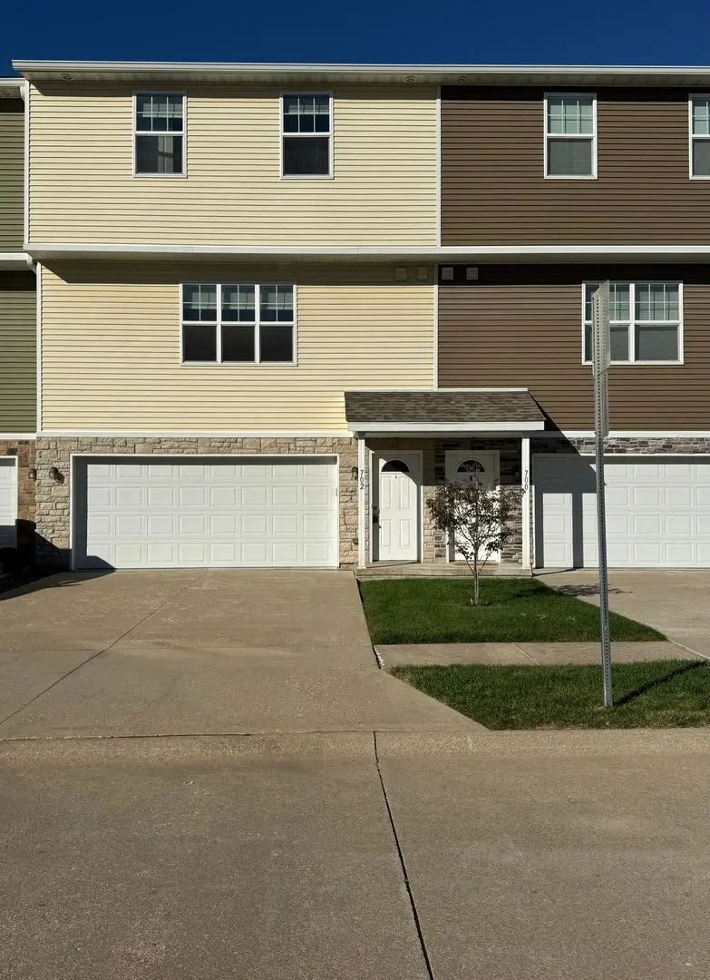 702 COX Court