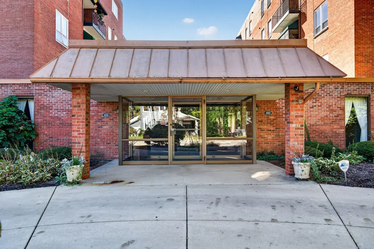 450 W Downer Place
