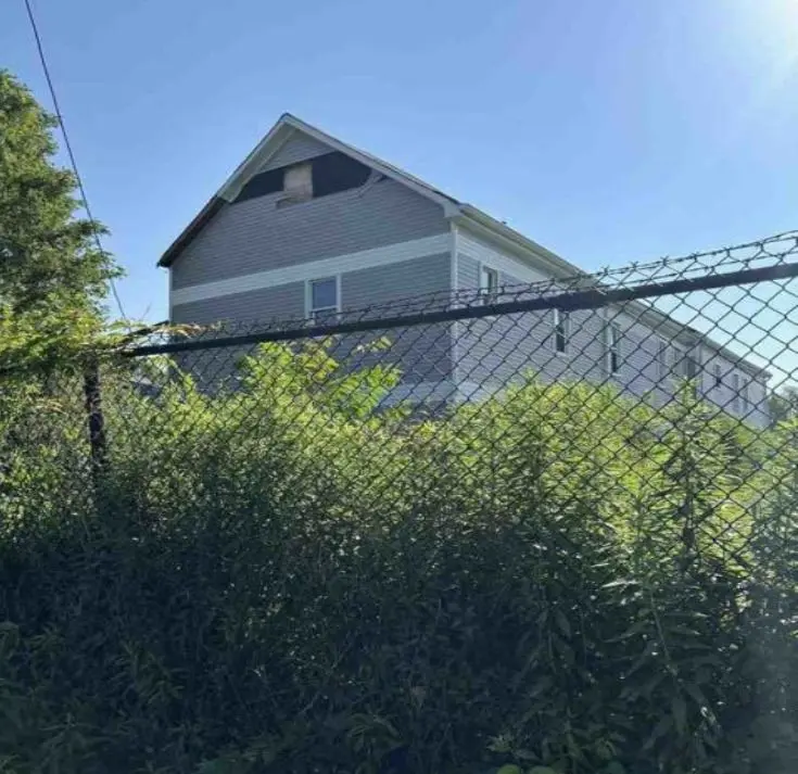 8538 S Greenbay Avenue