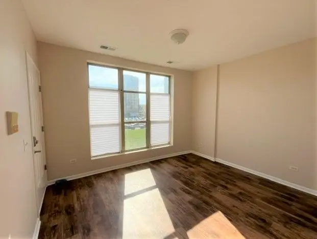 328 E 25th Place
