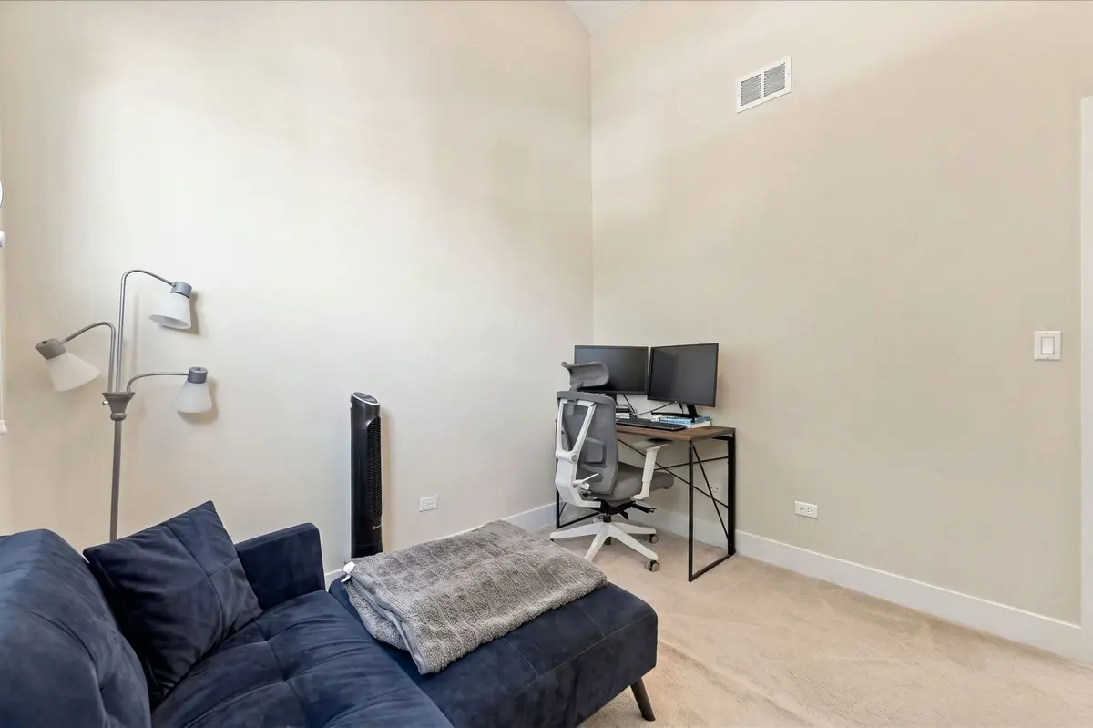 5200 W Eddy Street