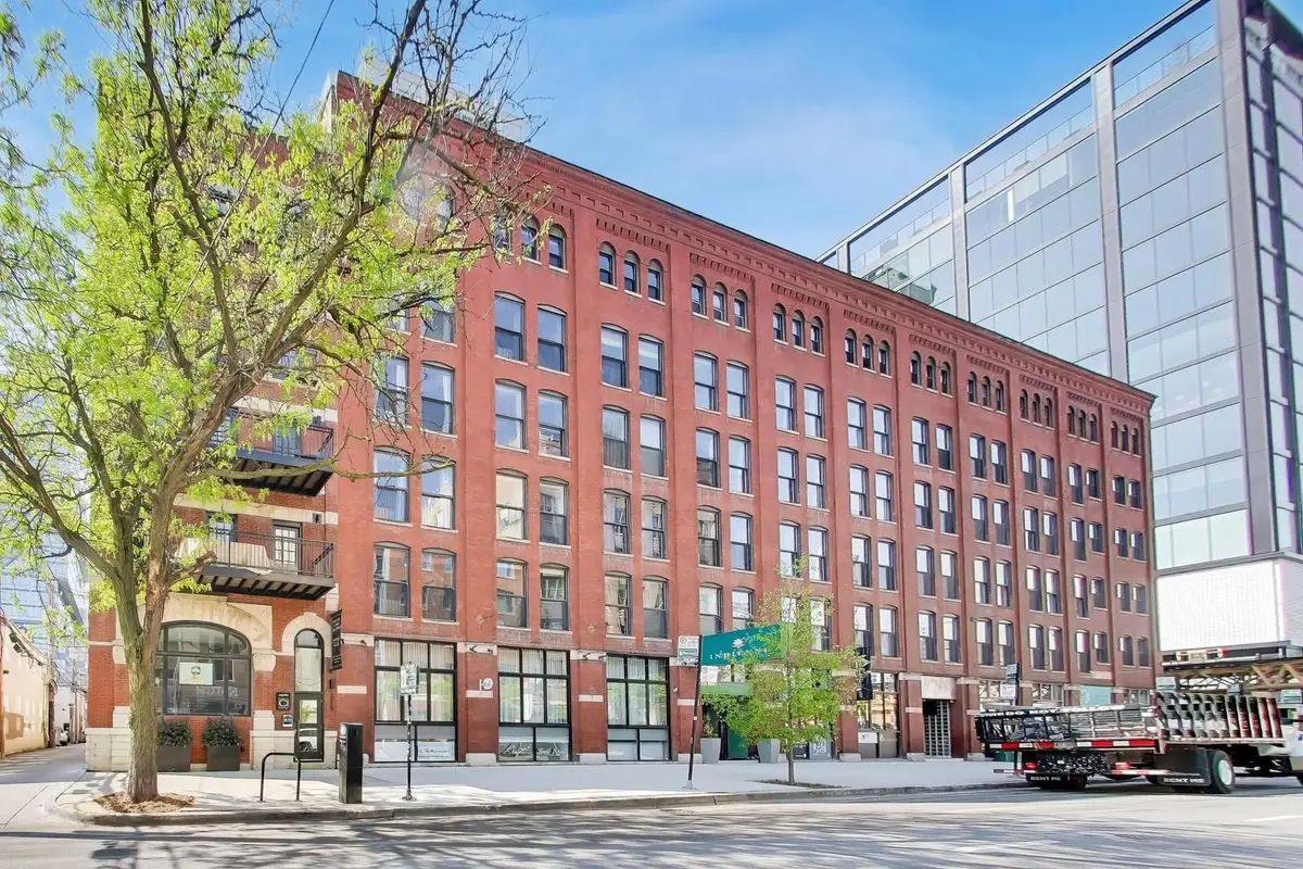 225 W HURON Street