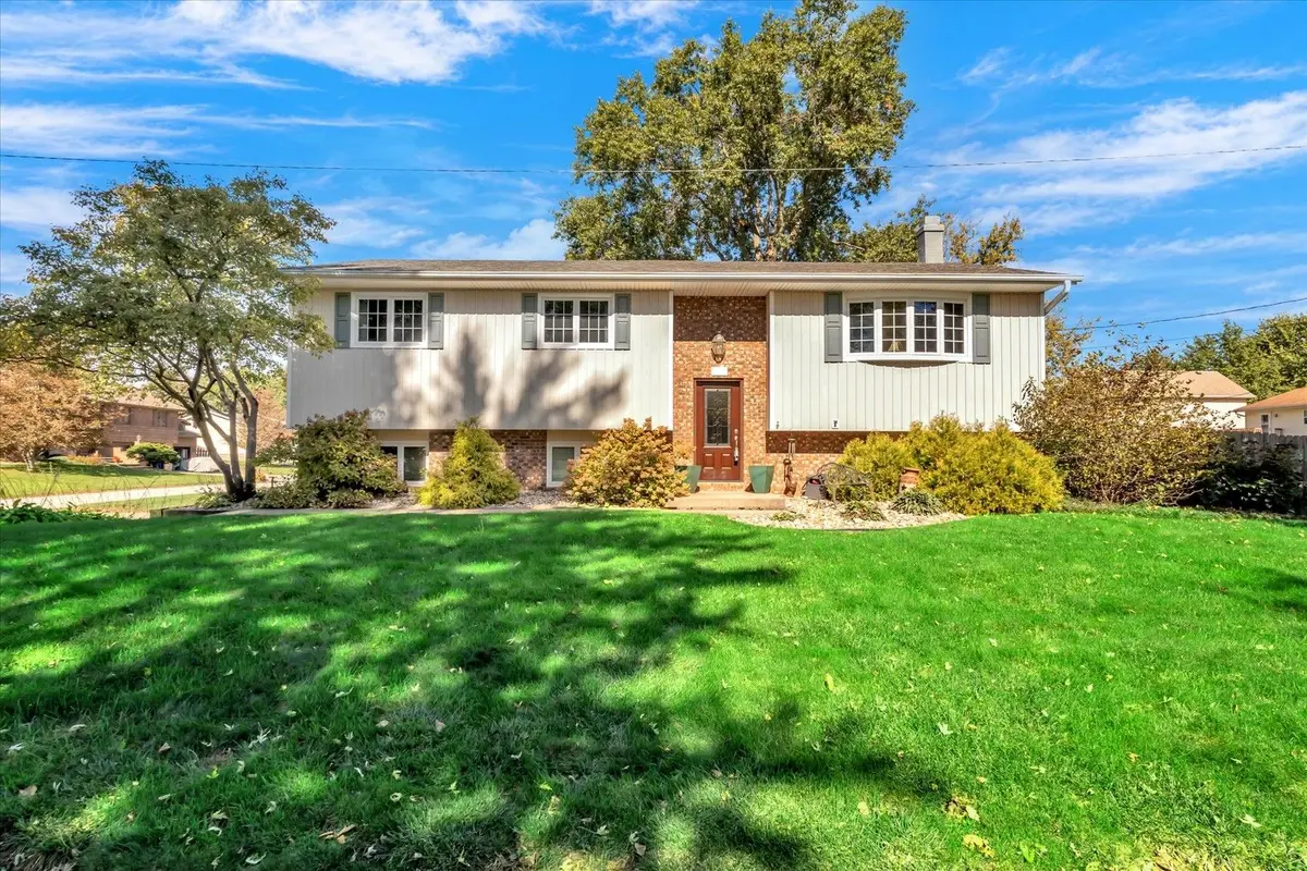 1201 Meadow Lane