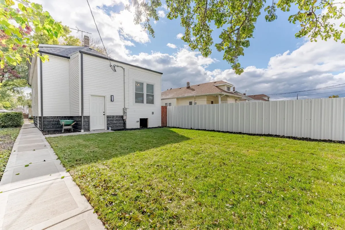 5424 W 30th Place